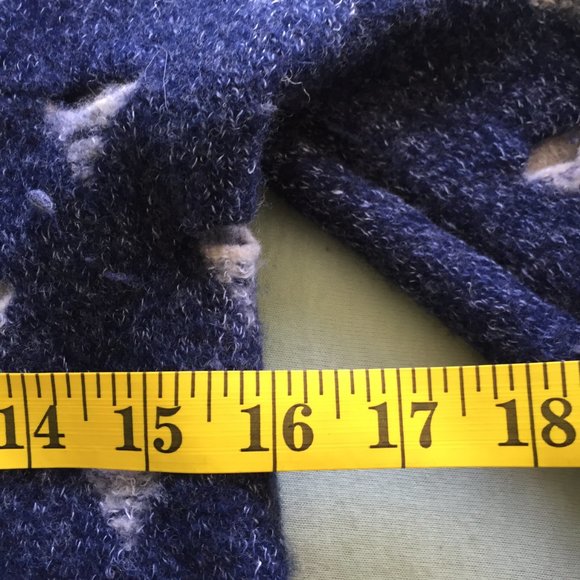 Very Unique Blue Sweater - Picture 8 of 8